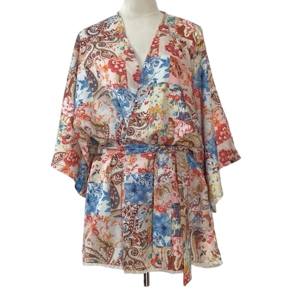 Goodnight Macaroon Brianna Boho Floral Patchwork Fringe Kimono NWT - Picture 9 of 11